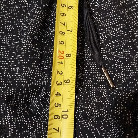 Lululemon On The Fly Short 2.5" - Picture 6 of 8